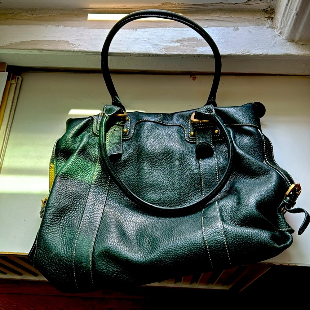 Vintage green Dooney & Bourke medium sized purse